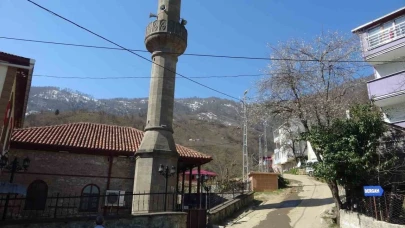 500 yıllık camide kök boya ile resmedilen tasvirler dikkat çekiyor