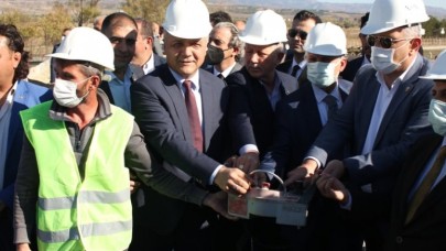 500 KİŞİLİK KAPALI SPOR SALONUNUN TEMELİ ATILDI