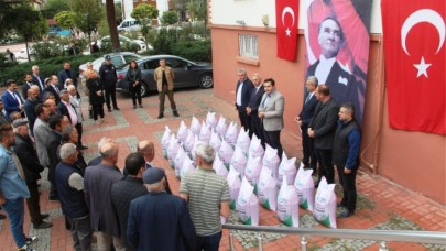 51 ÇİFTÇİYE 17 TON TOHUM DAĞITILDI