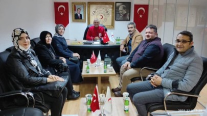 AK KADINLARDAN KIZILAY HAFTASI ZİYARETİ