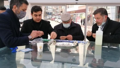 AK PARTİ ÜYE STANDI AÇTI