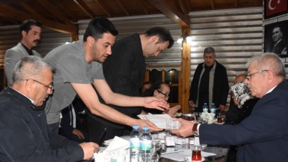 ALIŞ VERİŞ KARTLARI MUHTARLAR ARACILIĞIYLA DAĞITILIYOR