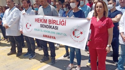 AMASYA’DA HEKİM BİRLİĞİ VE HEKİM-SEN İŞ BIRAKMA EYLEMLERİNE DEVAM EDİYOR