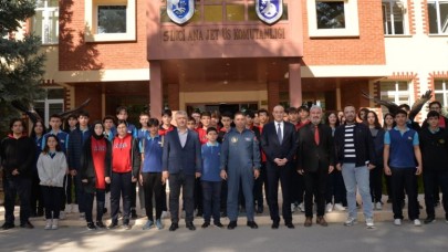 ANADOLU LİSESİ ÖĞRENCİLERİ ANA JET ÜSSÜ’NÜ ZİYARET ETTİ