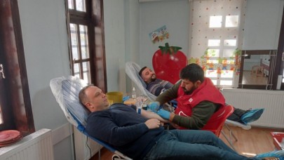 ANAOKULU VELİLERİ KAN BAĞIŞLADI
