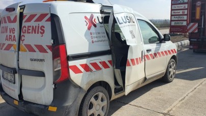 ARAÇTA PATLAMA OLDU SÜRÜCÜ YARALANDI