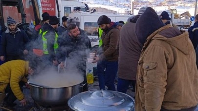 AŞEVİ PERSONELİ SICAK YEMEK HİZMETİ VERMEYE DEVAM EDİYOR