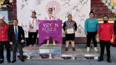 ATASEVEN BRONZ MADALYADA KALDI