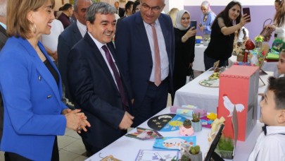 ATIK MALZEMELERDEN YAPTIKLARI ÜRÜNLERİ SERGİLEDİLER