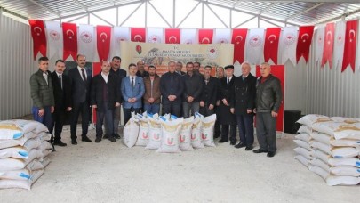 AYÇİÇEĞİ TOHUMLARI ÇİFTÇİLERE TESLİM EDİLDİ