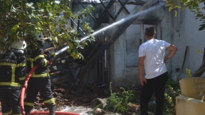 AYNI MAHALLEDE İKİ EVDE YANGIN ÇIKTI