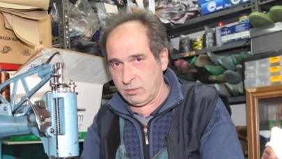 BABASINDAN KALMA TEZGAHTA MESLEĞİNE DEVAM EDİYOR