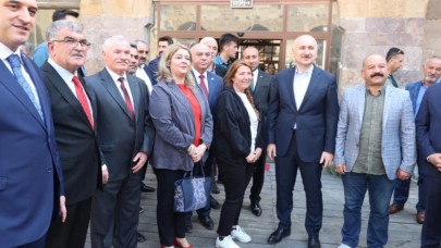 Bakan Karaismailoğlu esnafları ziyaret etti
