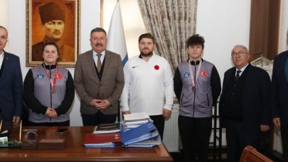 BAŞARILI SPORCULARI TEBRİK ETTİ