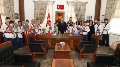 BAŞARILI SPORCULARI TEBRİK ETTİ