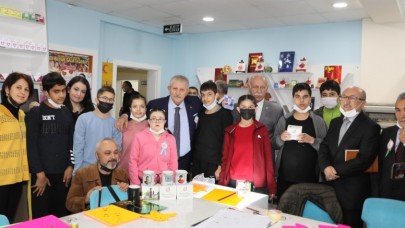 BAŞKAN AMCALARINDAN ÖZEL ÇOCUKLARA SÜRPRİZ HEDİYE