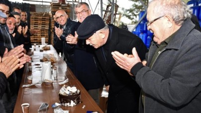 BAŞKAN SARI’YA SÜRPRİZ DOĞUM GÜNÜ
