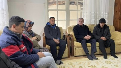 BAŞKAN UYANIK’TAN DEPREMZEDE AİLELERE ZİYARET