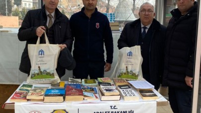BAŞKAN YARDIMCILARINDAN KİTAP BAĞIŞI