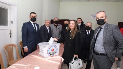 BELEDİYE ÇALIŞANLARI SANDIK BAŞINA GİTTİ