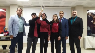 BİLGİ YARIŞMASININ GALİBİ 9-A OLDU