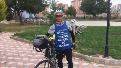 BİSİKLETLE İNGİLTERE'DEN TAHRAN'A PEDAL ÇEVİRİYOR