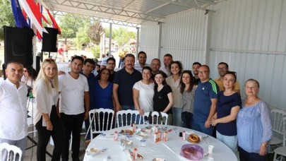 BİZ BÜYÜK BİR AİLEYİZ
