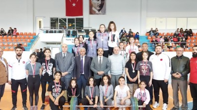 BÖLGE HALTER SEÇMELERİ GÜMÜŞHACIKÖY’DE YAPILDI