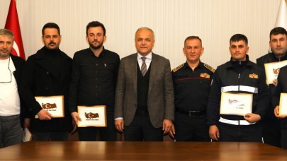 BÖLGEDEKİ HİZMETLERİNDEN DOLAYI GÖNÜLLÜLERE TEŞEKKÜR BELGESİ VERİLDİ