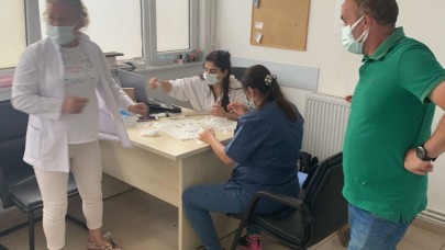 ÇALIŞANLARA YERİNDE AŞI YAPILIYOR