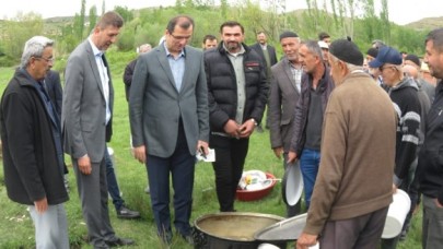 ÇAYBAŞI KÖYÜ’NDE GELENEKSEL HAYIR YEMEĞİ DÜZENLENDİ