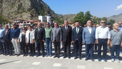 CHP ATATÜRK ANITINA ÇELENK SUNDU