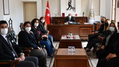 CHP GENÇLİĞİ VE KADIN KOLLARINDAN KAYMAKAM ALTINÖZ’E ZİYARET