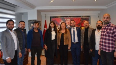 CHP’Lİ GENÇLERDEN ÖZYOL’A ZİYARET