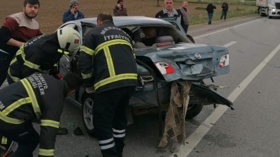 CİP İLE OTOMOBİL ÇARPIŞTI 3 YARALI