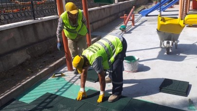 ÇOCUK PARKLARININ ZEMİNİ KAUÇUK İLE KAPLANIYOR