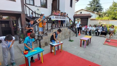 ÇOCUKLAR KIYASIYA YARIŞTILAR