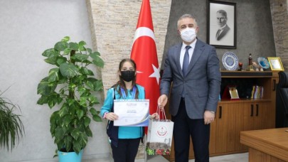 COŞKUN, ALTIN MADALYA KAZANAN ZEYNEP KABALAK’I TEBRİK ETTİ
