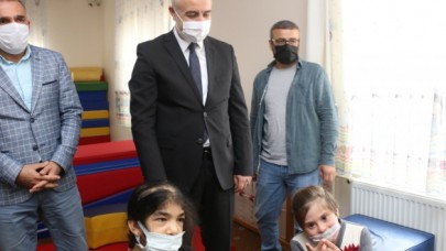 COŞKUN’DAN ÖZEL ÇOCUKLARA ZİYARET