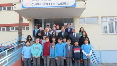 CUMHURİYET ORTAOKULU’NU ZİYARET ETTİ