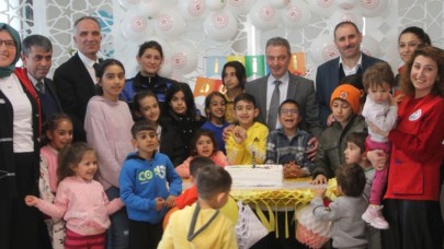 DEPREMZEDE ÇOCUĞA DOĞUM GÜNÜ SÜRPRİZİ