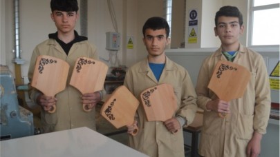 DEPREMZEDELER İÇİN 3 ATÖLYEDE ÜRETİM YAPILIYOR