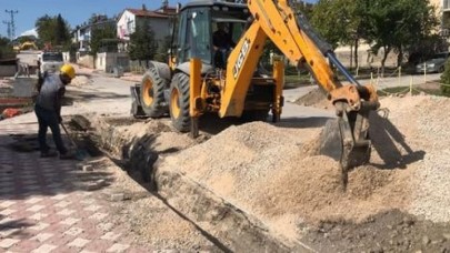 ELEKTİRİK HATLARI YER ALTINA ALINIYOR.