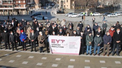 “EMEKLİLİKTE YAŞA TAKILANLAR, LÜTUF  DEĞİL KAZANILMIŞ HAKLARINI İSTİYOR”
