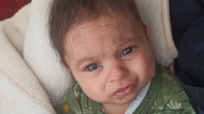 ENKAZ ALTINDAKİ BEBEK ARFF EKİPLERİNCE KURTARILDI