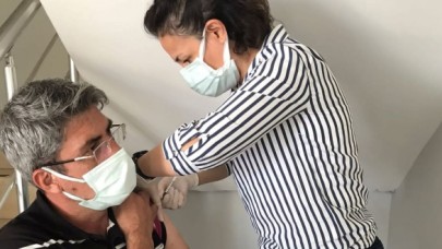 FABRİKA ÇALIŞANLARI YERİNDE AŞILANIYOR