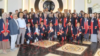 FEN LİSESİ’NDE MEZUNİYET SEVİNCİ