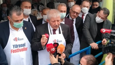 FESTİVAL’DE 5 TON ELMA DAĞITILDI