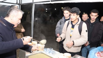 FİNALLERE HAZIRLANAN ÖĞRENCİLERE ÇORBA İKRAMI