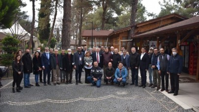 GAZETECİLER, DÜNYANIN EN ÖNEMLİ MESLEKLERİNDEN BİRİNİ İCRA EDİYOR